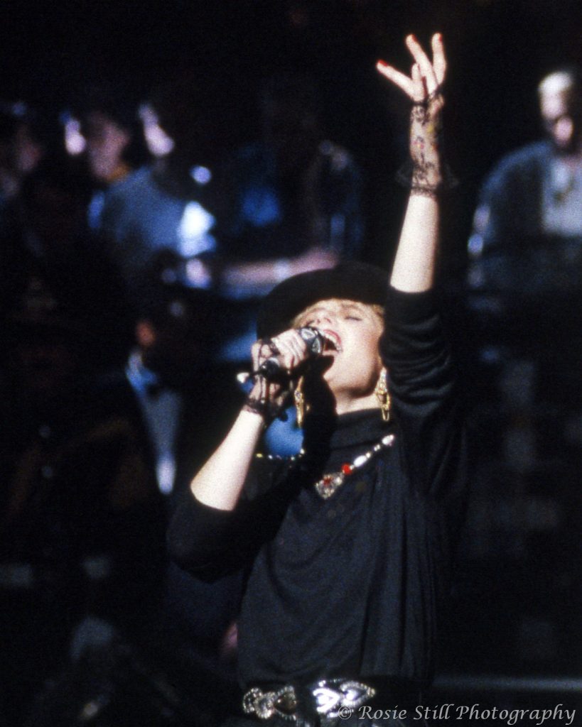 1985 A colour photo of singer Hazell Dean 'live' on stage at The Hippodrome